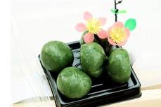 草長鶯飛二月天，拂堤楊柳醉春煙。青團(tuán)美味人人愛，機(jī)器生產(chǎn)高效又衛(wèi)生